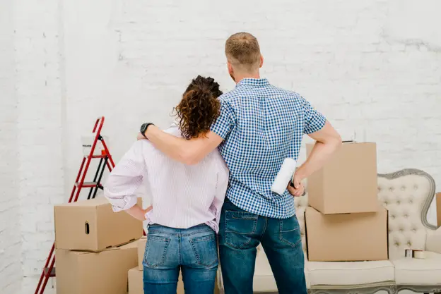 couple-looking-painted-wall_23-2147758689